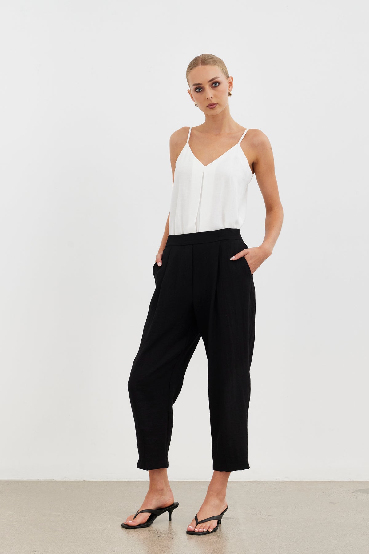 Zuri Taper Leg Pant-Black