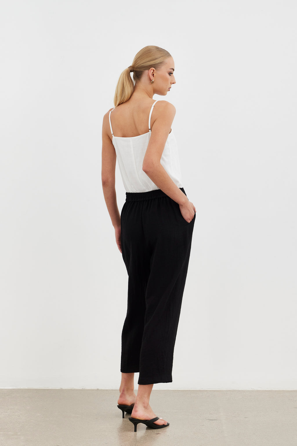 Zuri Taper Leg Pant-Black