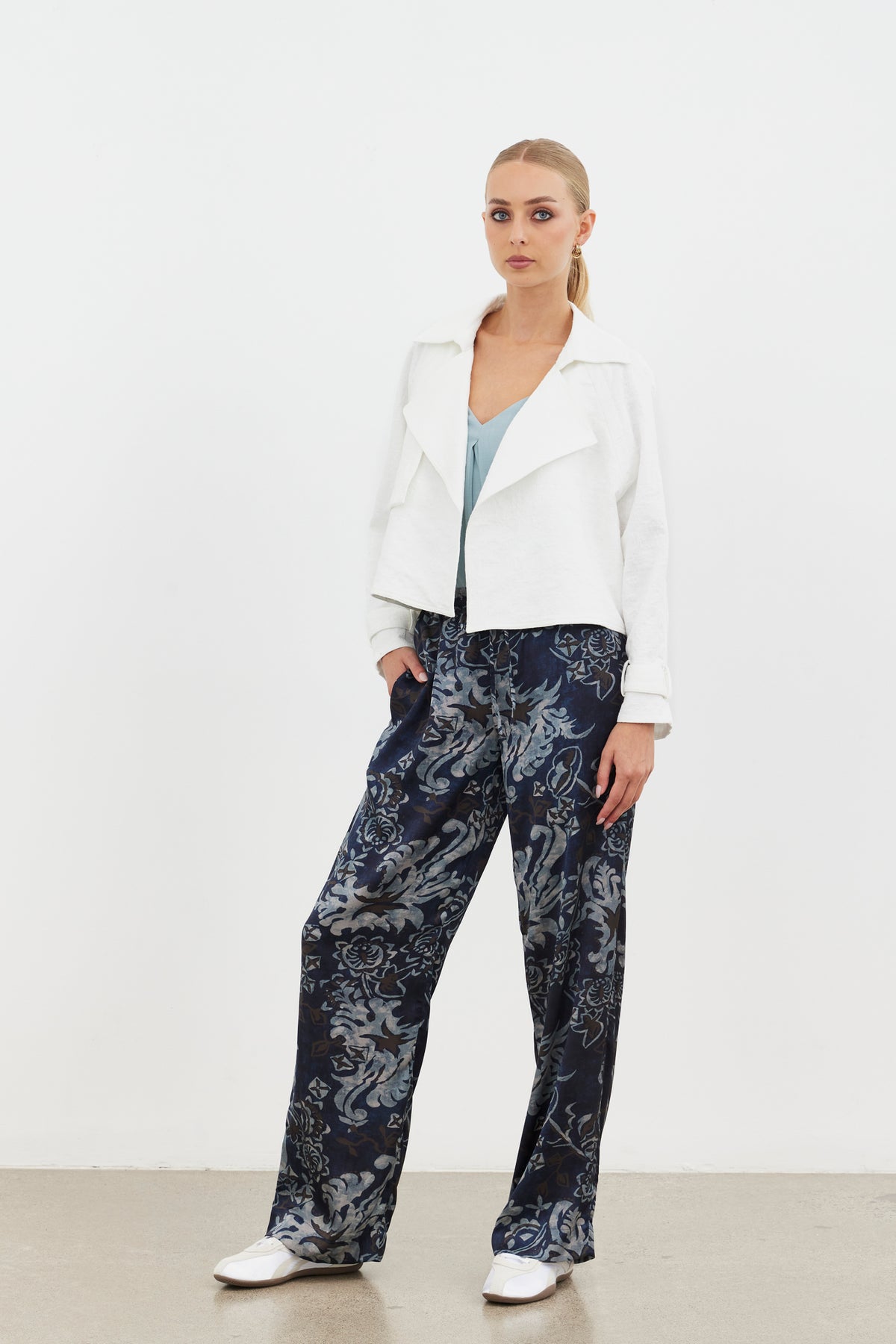 Callisto Crop trench-White
