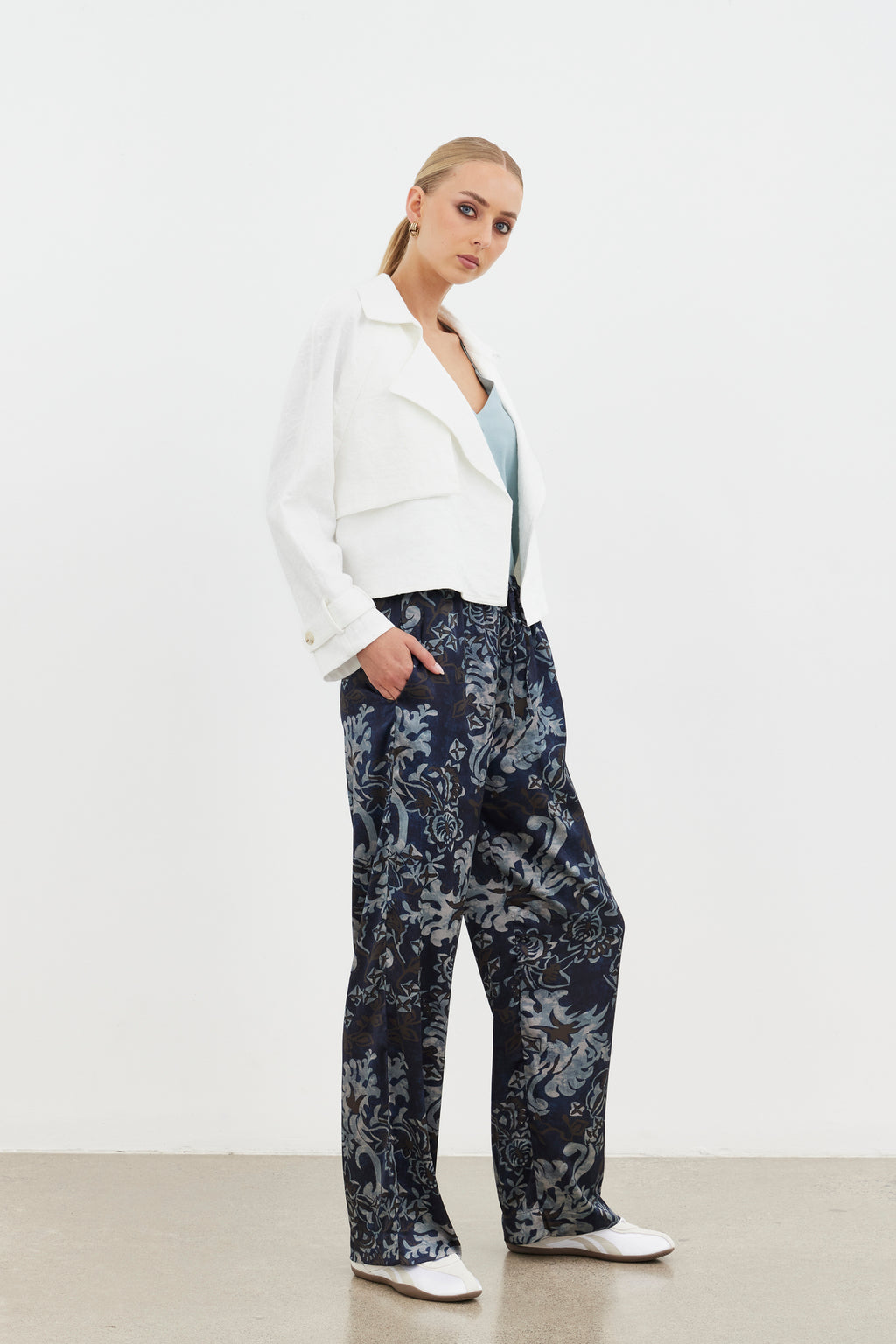 Callisto Crop trench-White