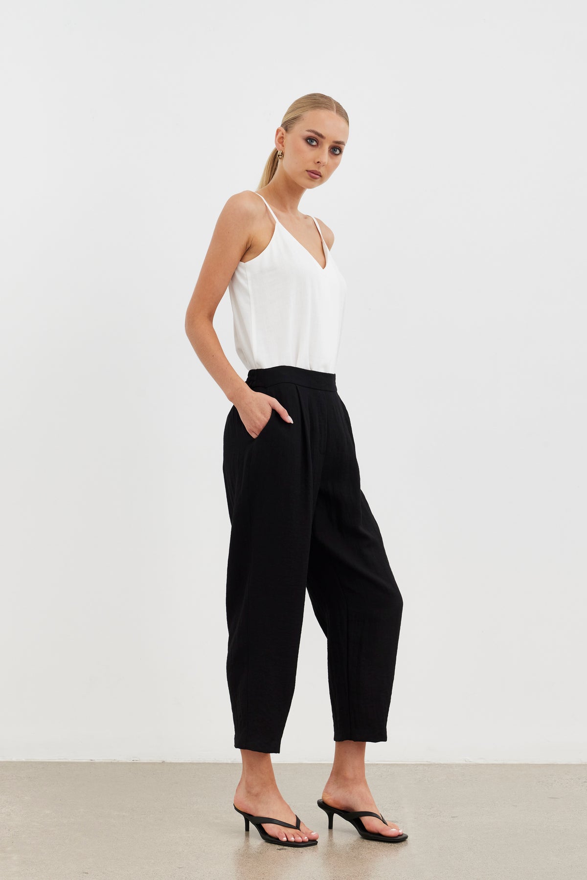 Zuri Taper Leg Pant-Black