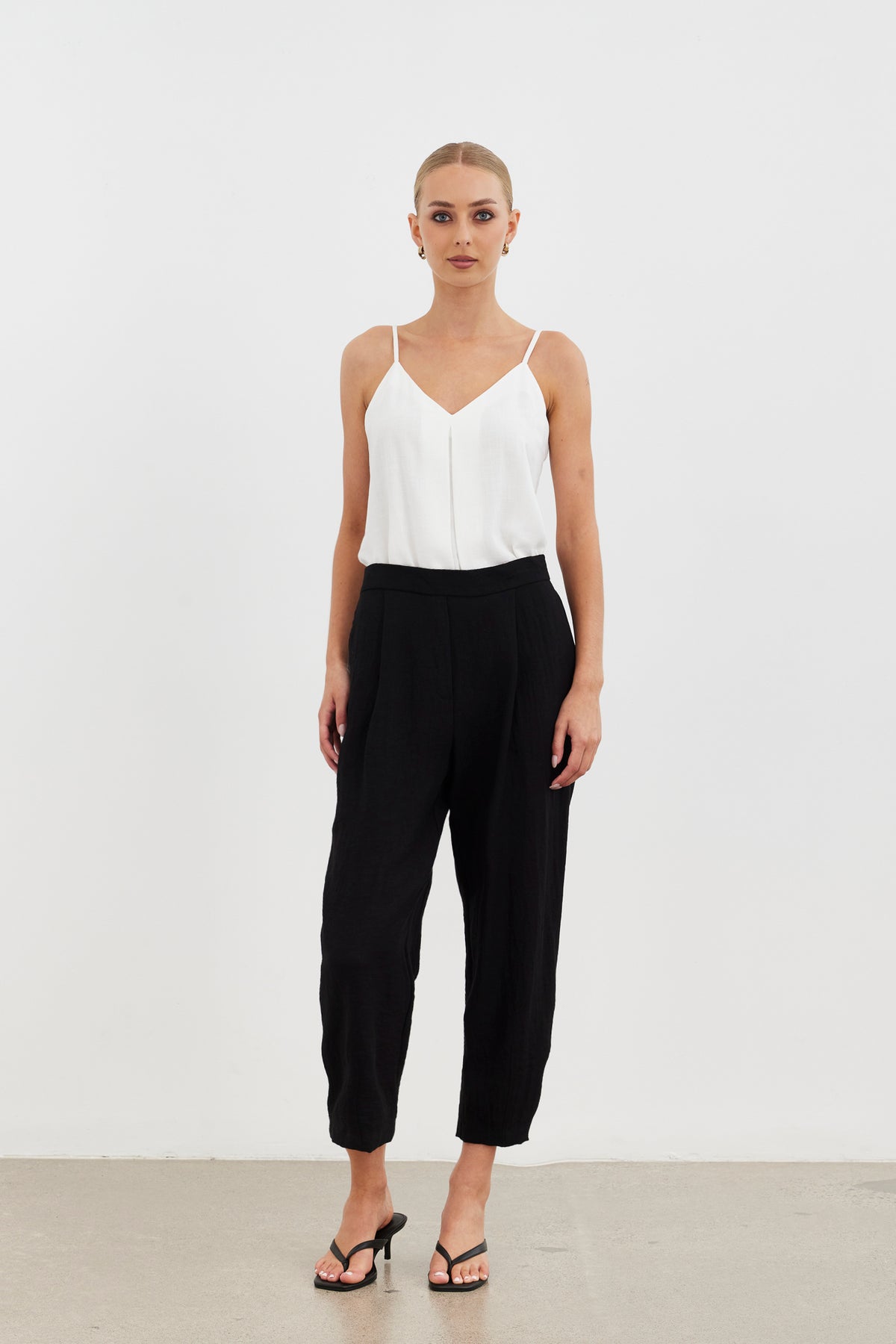 Zuri Taper Leg Pant-Black