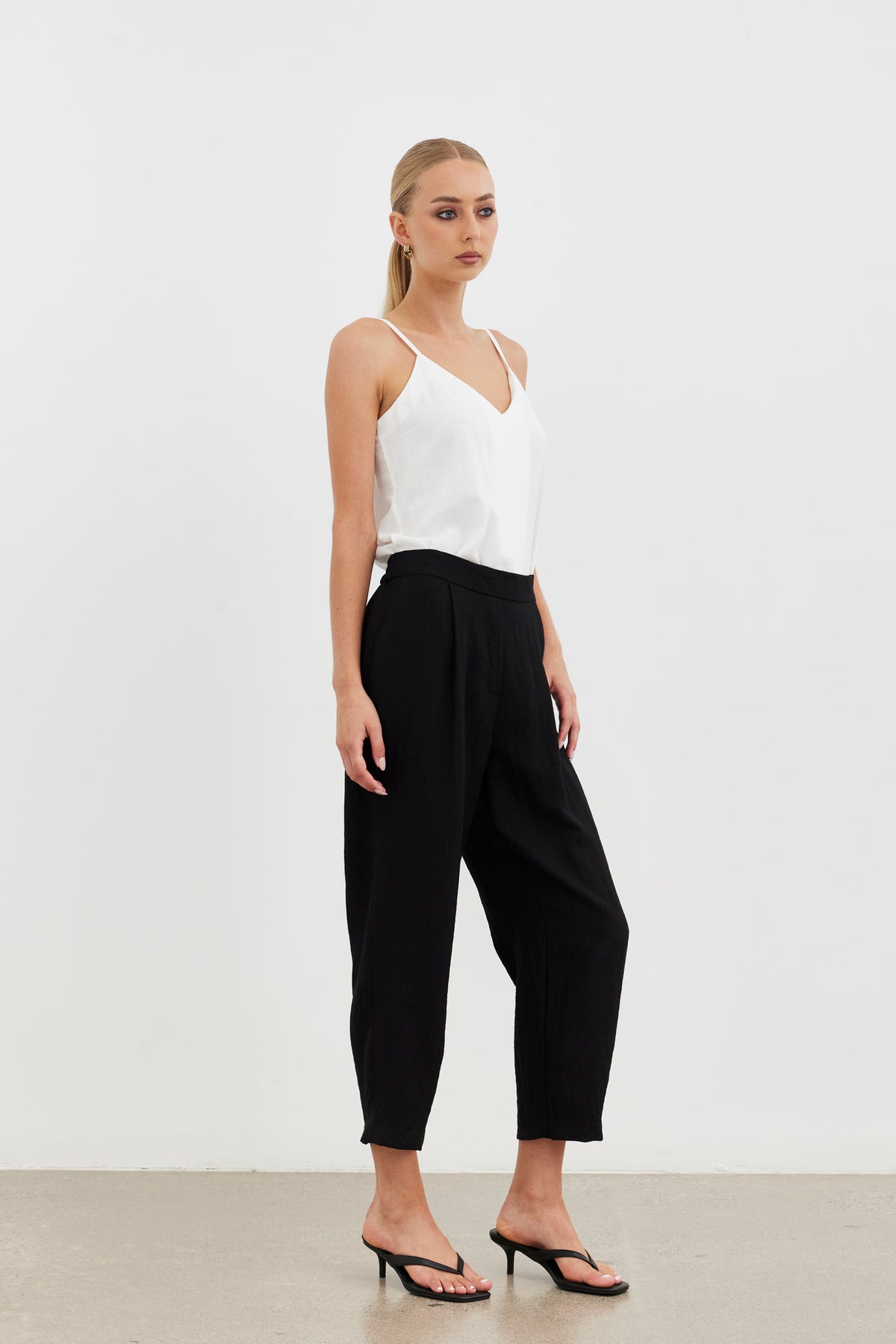 Zuri Taper Leg Pant-Black