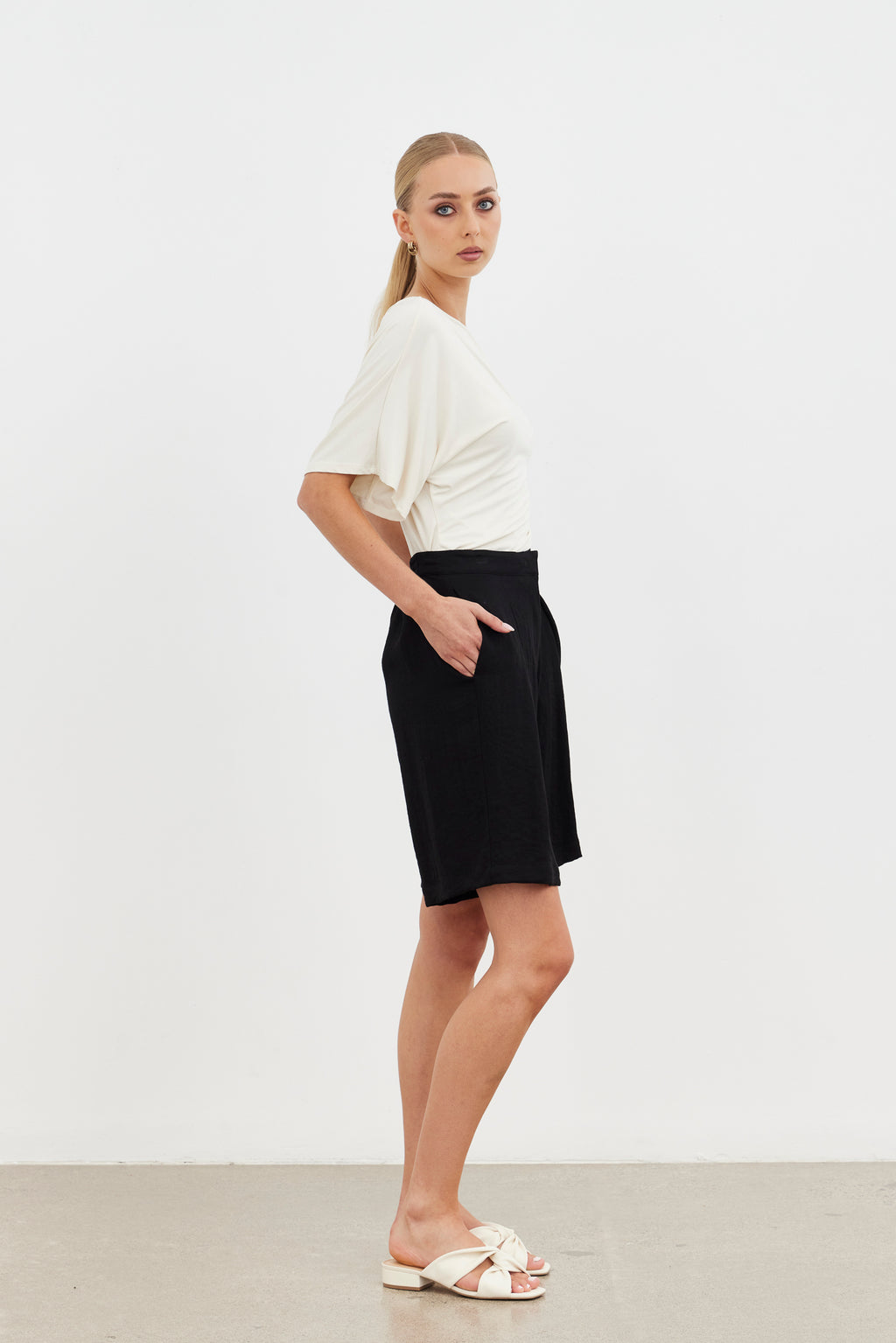 Zena Bermuda Shorts- Black