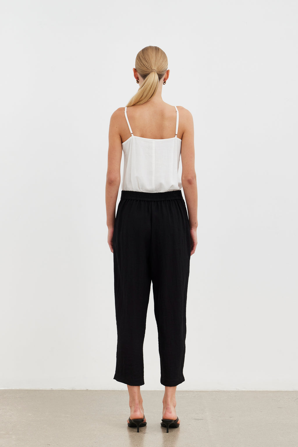 Zuri Taper Leg Pant-Black