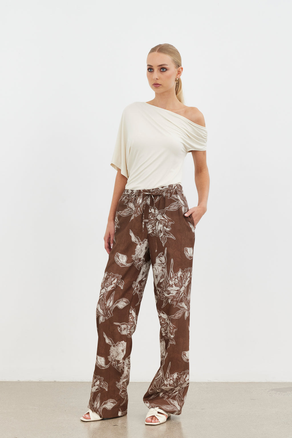 Arla Printed Pant-Choc Flower Power