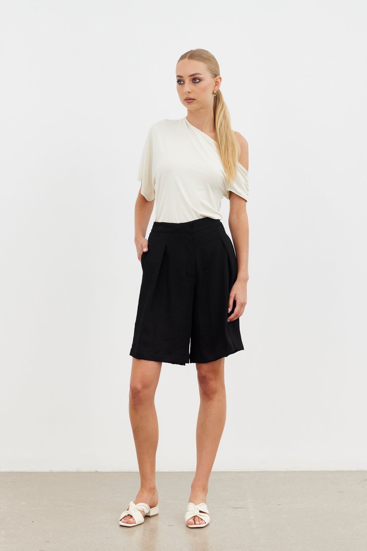 Zena Bermuda Shorts- Black