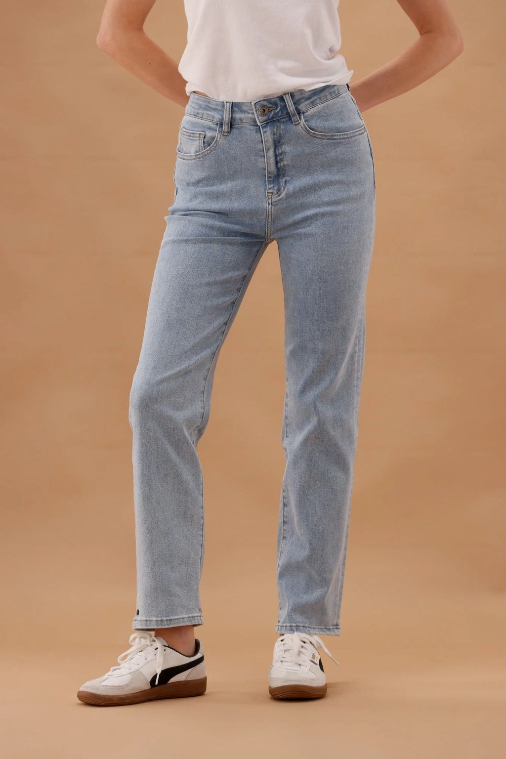Ada Straight Leg Jean (Light Blue)
