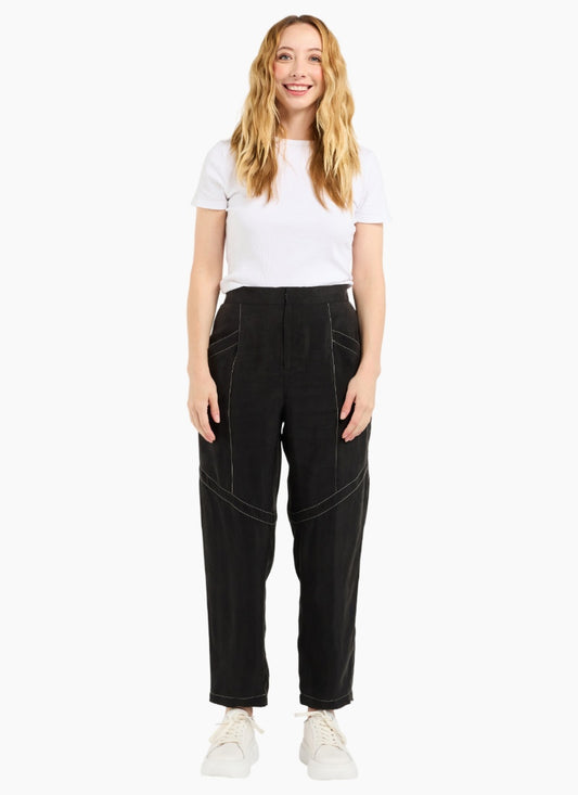 Lillith Pant