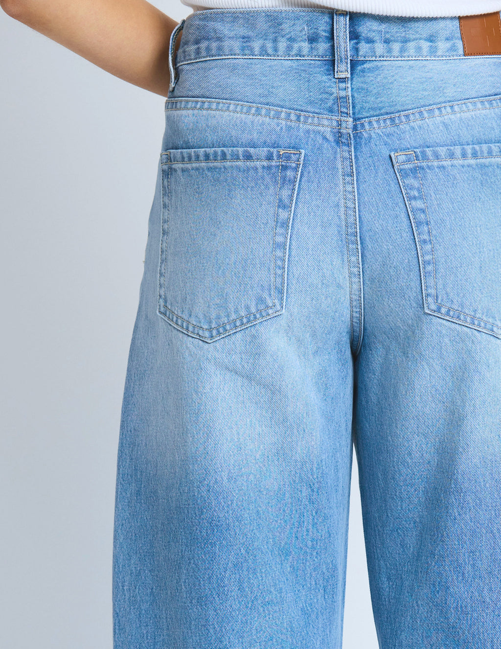 Carson Barrel Jean- Mid Blue
