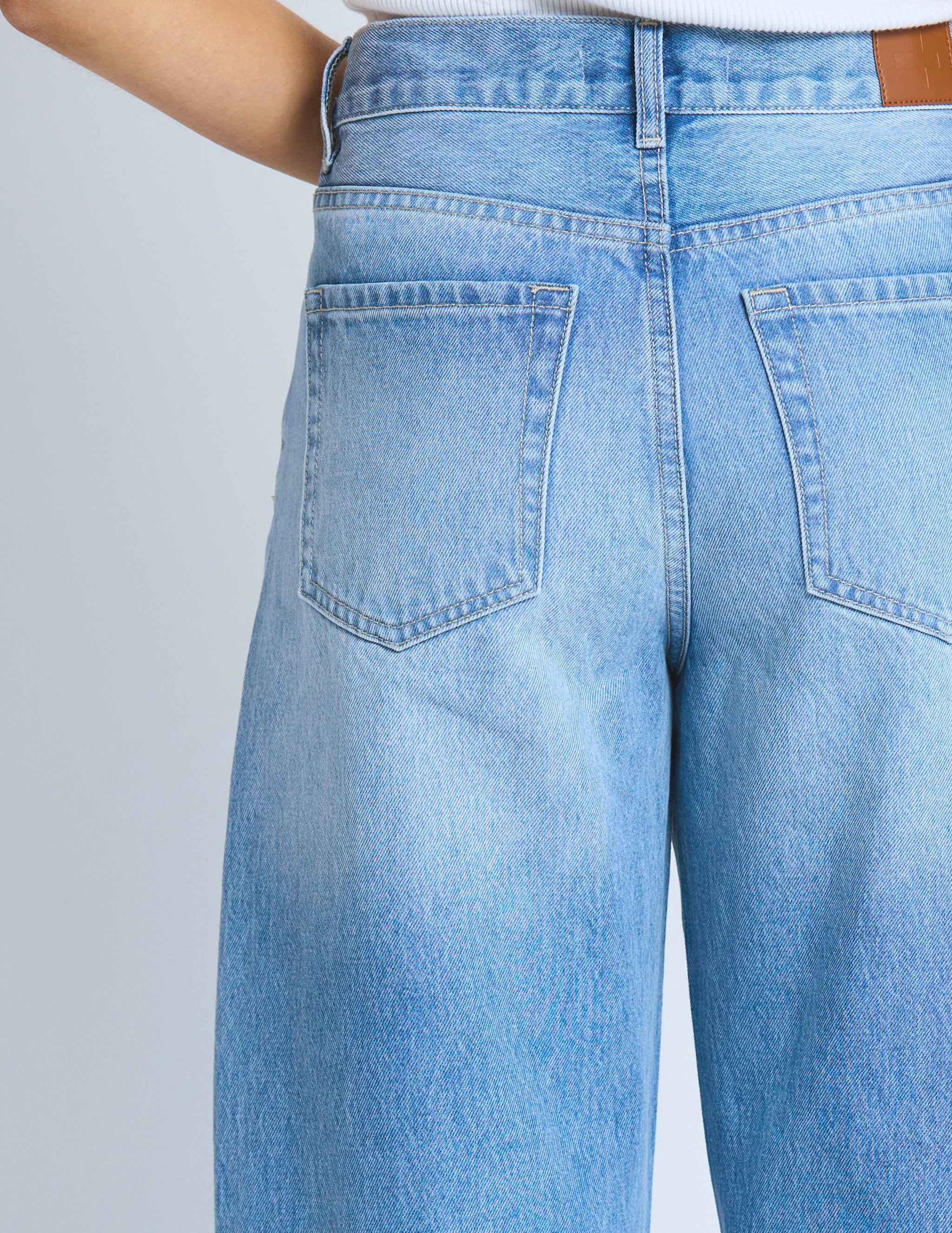 Carson Barrel Jean- Mid Blue