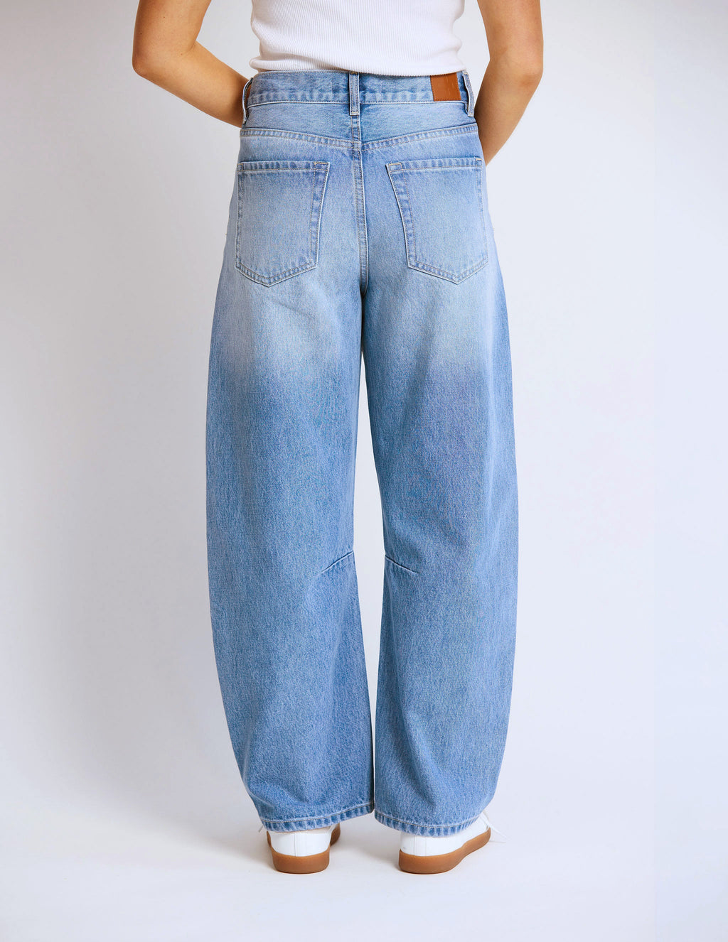 Carson Barrel Jean- Mid Blue